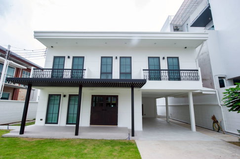 Pet Friendly House ในซอยพัฒนาการ 50 4 ห้องนอน 300 ตร.ม. เฟอร์ครบพร้อมเข้าอยู่ 
