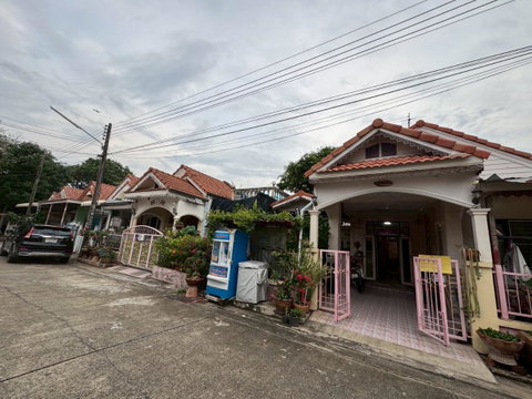 ขาย ทาวน์เฮ้าท์ ชั้นเดียว 2 หลังทะลุเป็นหลังเดียว มีดาดฟ้า หมู่บ้านวรารักษ์ รังสิต - คลองสาม คลองหลวง ปทุมธานี