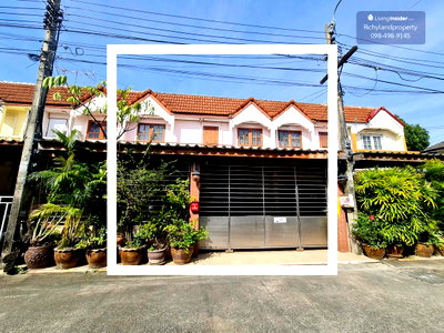 Townhouses for sale : Three adjoining 2-story townhouses for sale, 49.5 sq. Nonthaburi 48, opposite the Government Lottery Office.