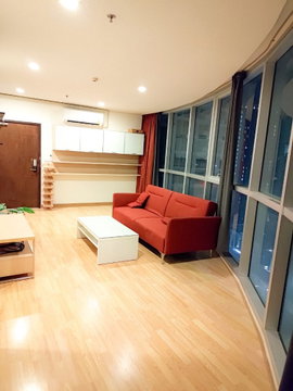 HOT PRICE! ห้อง Type กระจกโค้ง 1 bed 48 ตร.ม. ชั้นสูง เฟอร์ครบพร้อมเข้าอยู่ เพียง 23.5k เท่านั้น