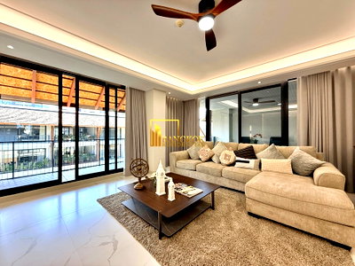 Apartment building for rent Srinakharinwirot University Prasanmit Campus : Stunning 4 Bedroom Luxury Apartment in Phrom Phong Area - BR21371AP