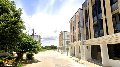 Shophouses for sale Phitsanulok : For sale: 3-storey home office on a 50 sq.wah land plot, located near Central Phitsanulok, Mueang Phitsanulok. Newly renovated.