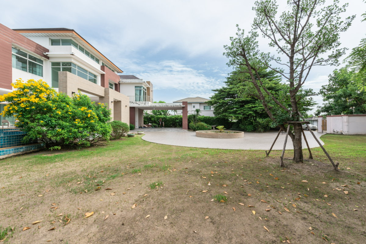 รูป ขายบ้านเดี่ยว Luxury ปัญญาอินทรา P5 ที่ดิน 1 ไร่ครึ่ง พร้อมสระว่ายน้ำ และเรือนรับรอง ใกล้สนามกอล์ฟปัญญา แฟชั่นไอส์แลนด์ - รูปที่ 4/46