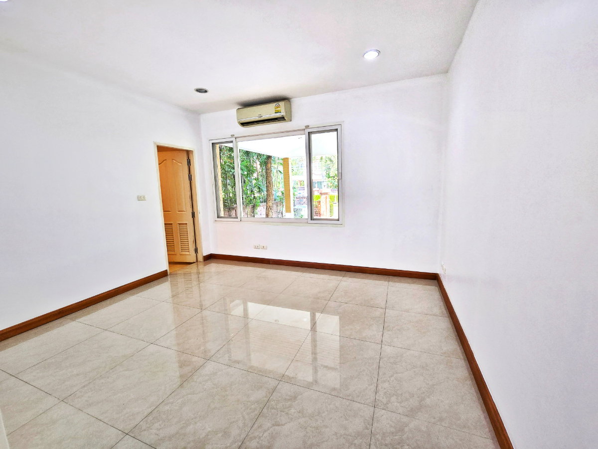 รูป ขาย ม.ลัดดารมย์ ราชพฤกษ์-ปิ่นเกล้า ตลิ่งชัน บ้านรีโนเวทใหม่ ติดถนนเมน  125.2 ตรว. 265 ตรม. มีสวนข้างบ้านขนาดใหญ่ พร้อมเข้าอยู่ - รูปที่ 15/40