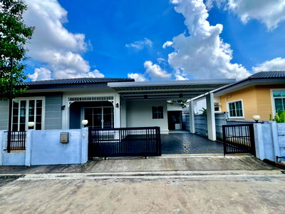 Houses for sale Nikhom Pattana Rayong : Single-storey detached corner house for sale at Pornpirom Grand Mabkha Village, located in Nikhom Phatthana , Rayong Province. Land area 66 sq.wah 