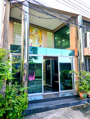 Office for rent : [Rent]🏢 Office for rent, Rama 4 | near BTS Phra Khanong.
