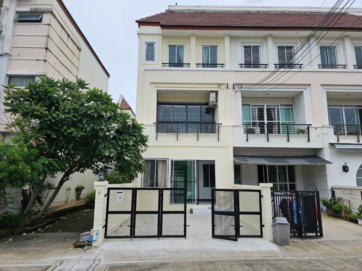 ขายบ้าน 3 ชั้น หลังใหญ่ บ้านกลางเมือง เดอะรอยัล โมนาโค ศรีนครินทร์ - พัฒนาการ ตกแต่งใหม่