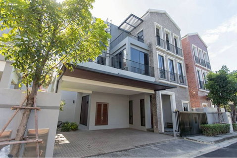 รูปภาพ For Rent Artale Ekkamai-Ramintra Fully furnished (4 Bed 6 Bath) Rent 250k/month▫️Line: @sanhaproperty📲092-6242892 Code:SHC024