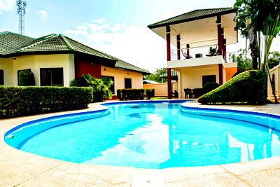 เช่าบ้านเดี่ยว ชลบุรี : Pool Villa for Rent 3 Bedrooms in East Pattaya