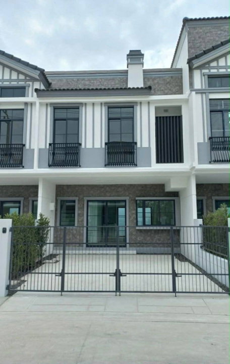 รูป ปล่อยเช่า บ้านหรู Villaggio 3 ศรีนครินทร์ บางนา เดินทางสะดวก เฟอร์นิเจอร์ครบ พร้อมอยู่RW007389 - รูปที่ 2/8