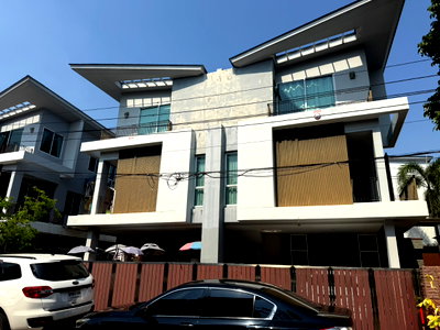 เช่าบ้านเดี่ยว ม.รังสิต : ให้เช่า บ้านแฝด 3 ชั้น  โครงการ Grand I-Design วิภาวดีรังสิต Tel.0999983897