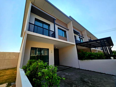 Townhouses for sale Assumption University Bang Na Campus : Meta Town Bangna for sale. 3-bedroom townhome for sale near ABAC Bangna.