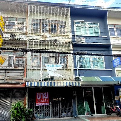 Shophouses for sale Khae Rai Station : Three-story shophouse for sale on Soi Rewadee.