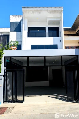 Townhouses for rent วิทยาลัยดุสิตธานี : 6 Bedroom Townhouse for rent in Suan Luang, Bangkok  5918832