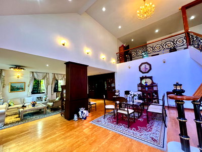 Houses for sale Ratchadaphisek Road : Luxury 3-Storey Detached House for Sale in the City Center (Ladprao) Classic European / Classic Luxury Style with Grand Double-Volume Living Hall
