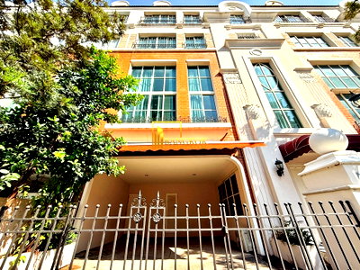 Townhouses for rent J Avenue Thonglor : Baan Klang Krung Thonglor | Spacious 4 Bedroom Townhouse - BR49072TH