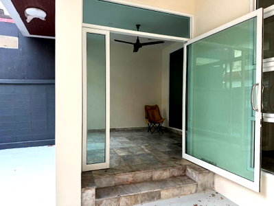 Townhouses for rent J Avenue Thonglor : LTH14159 – Townhouse for Rent | Sukhumvit 46 | 400 sqm | 5 Beds 4 Baths | Near BTS Phra Khanong | 90K/Month | ทาวน์โฮมให้เช่า สุขุมวิท 46