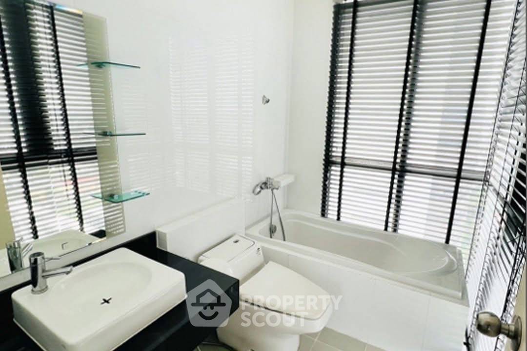 picture 2-BR Condo At Astro Condo, 28th-Floor 56 Sqm Near Pak Kret (ID 2552445) - 14/14