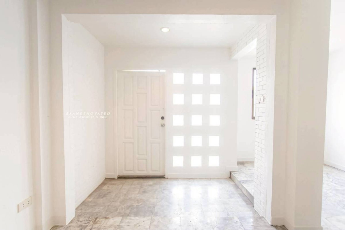 รูป ขายบ้านด่วน!ทาวน์เฮ้าส์ 3 ชั้น ทำเลน่าอยู่ - ซ อ ย อิ น ท า ม ร ะ 3 5 - ปรับปรุงซ่อมแซมใหม่หมดทั้งหลัง พร้อมอยู่ - รูปที่ 12/19