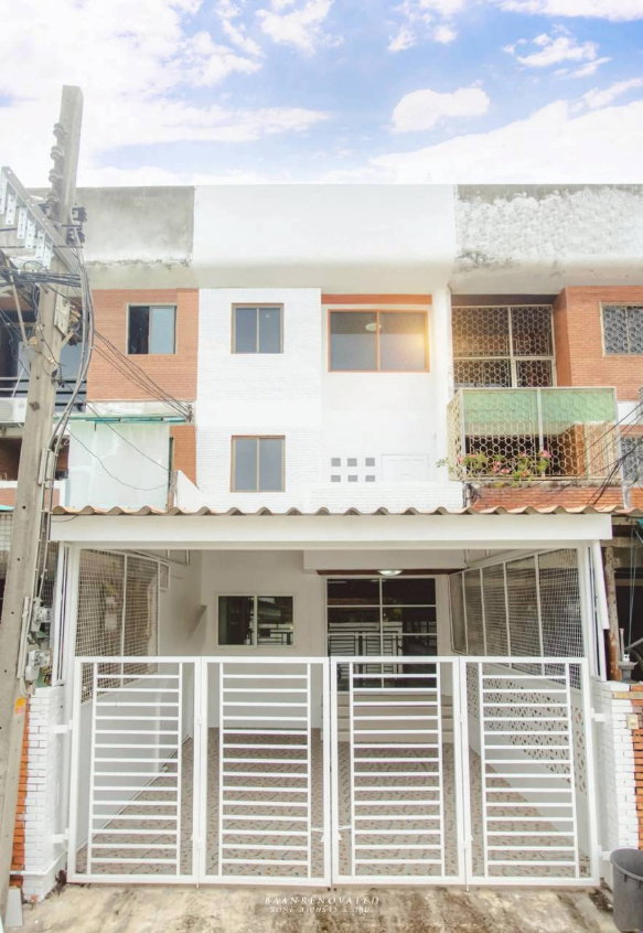 รูป ขายบ้านด่วน!ทาวน์เฮ้าส์ 3 ชั้น ทำเลน่าอยู่ - ซ อ ย อิ น ท า ม ร ะ 3 5 - ปรับปรุงซ่อมแซมใหม่หมดทั้งหลัง พร้อมอยู่ - รูปที่ 1/19