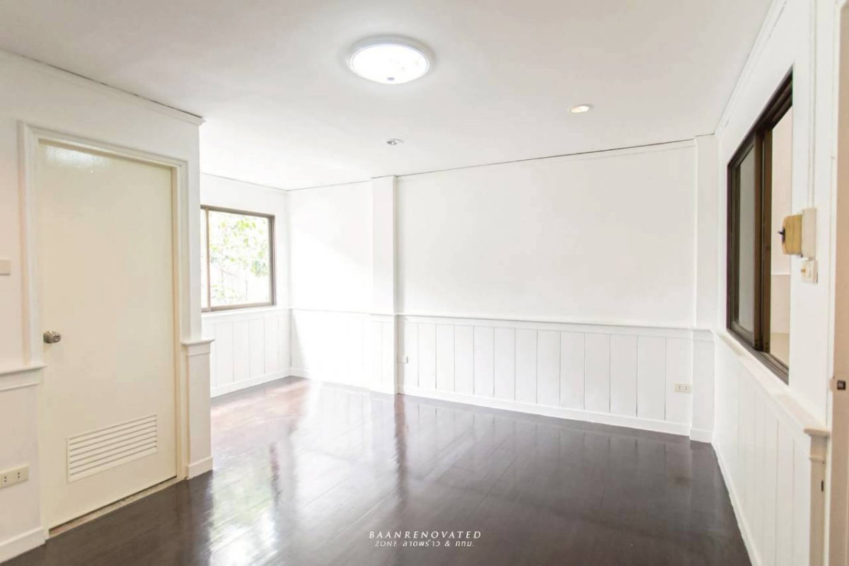 รูป ขายบ้านด่วน!ทาวน์เฮ้าส์ 3 ชั้น ทำเลน่าอยู่ - ซ อ ย อิ น ท า ม ร ะ 3 5 - ปรับปรุงซ่อมแซมใหม่หมดทั้งหลัง พร้อมอยู่ - รูปที่ 16/19