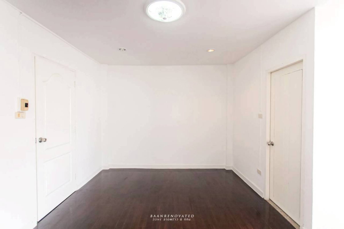 รูป ขายบ้านด่วน!ทาวน์เฮ้าส์ 3 ชั้น ทำเลน่าอยู่ - ซ อ ย อิ น ท า ม ร ะ 3 5 - ปรับปรุงซ่อมแซมใหม่หมดทั้งหลัง พร้อมอยู่ - รูปที่ 10/19