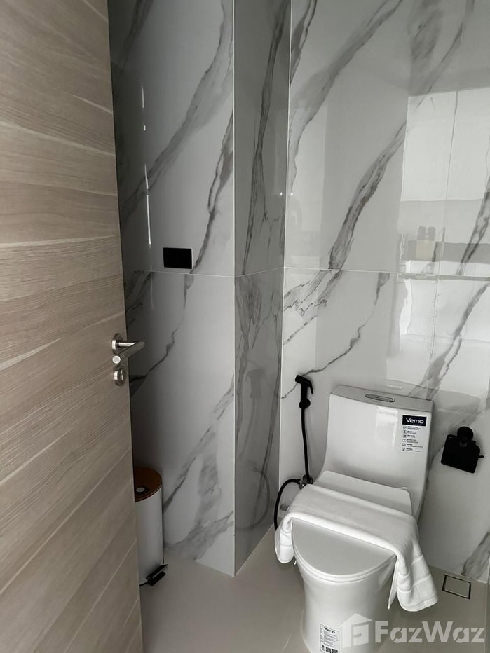 picture High Floor Mountain View Condo 1751810 - 9/14