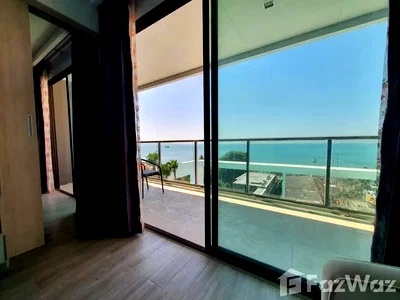 Condos for sale : Exactly Beachfront with pool view 1964951
