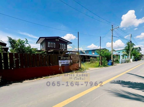 Land + detached house for sale in Khlong 6, Lam Luk Ka.