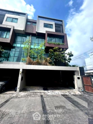 เช่าทาวน์โฮม ม.เกษมบัณฑิต พัฒนาการ : ทาวน์เฮาส์ 3 ห้องนอน 456 ตร.ม. The Park Lane Ekamai 12 ใกล้ BTS เอกมัย (ID 2055404)