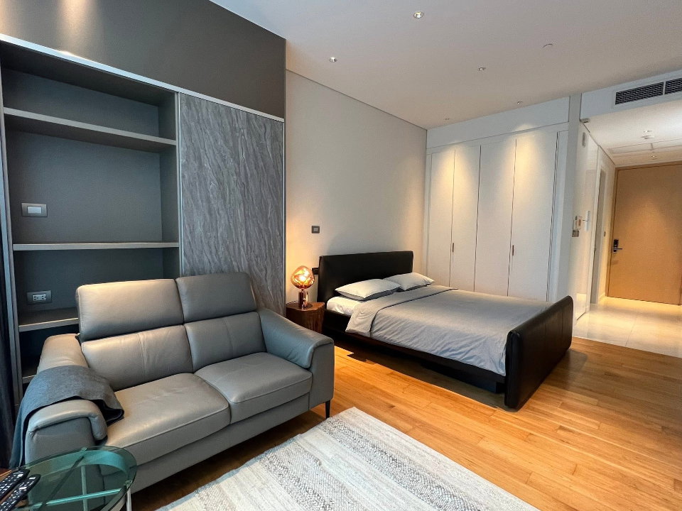 picture  Sindhorn                Residence - 4/8