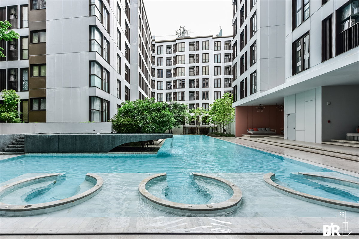 รูป 💎 Stylish Unit with Pool View 🏊♂️ Chapter Thonglor 25 near Bts Thonglo - รูปที่ 5/10