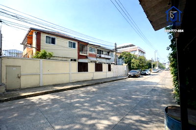 บ้านเดี่ยว ถนนสุขุมวิท : ขายบ้านเดี่ยว 2 ชั้น พร้อมโกดัง  174 ตร.วา ซอยวชิรธรรม 40 สุขุมวิท 101/1 ใกล้รถไฟฟ้าและทางด่วน