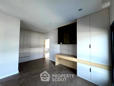 ขายบ้านเดี่ยว : ขายบ้าน 4 ห้องนอน สุพรีม พาร์ควิลล์ พัทยา-สุขุมวิท เขตหนองปรือ (ID 2559202)