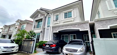 ขายบ้านแฝด : ขายบ้านแฝด โกลเด้น นีโอ 2 บางนา-กิ่งแก้ว 4 ห้องนอน เฟอร์ฯครบ เข้าอยู่ได้ทันที ทำเลดี ใกล้เมกะบางนา