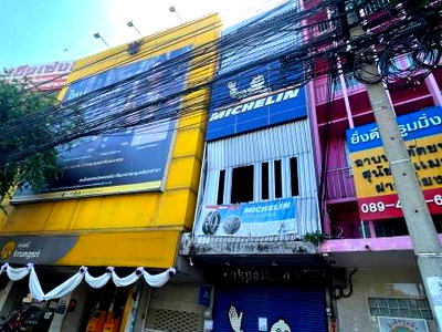 Shophouses for sale Nimibutr Stadium : Shophouse on land 212 sq wah on Wong Wien 22 and rok Makham