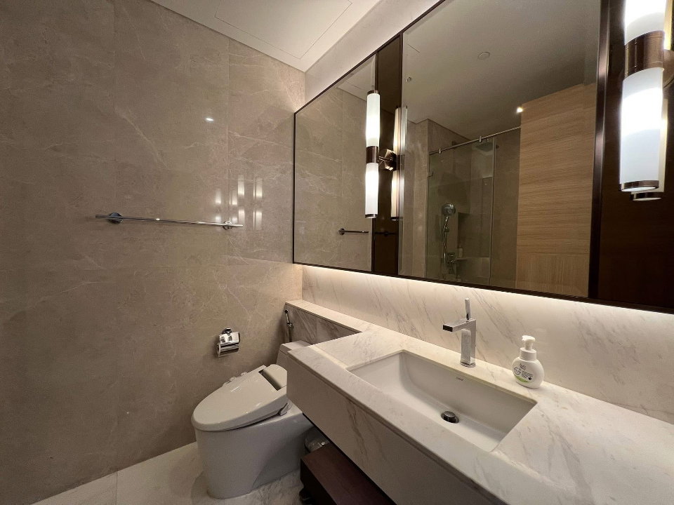 picture  Sindhorn                Residence - 7/8