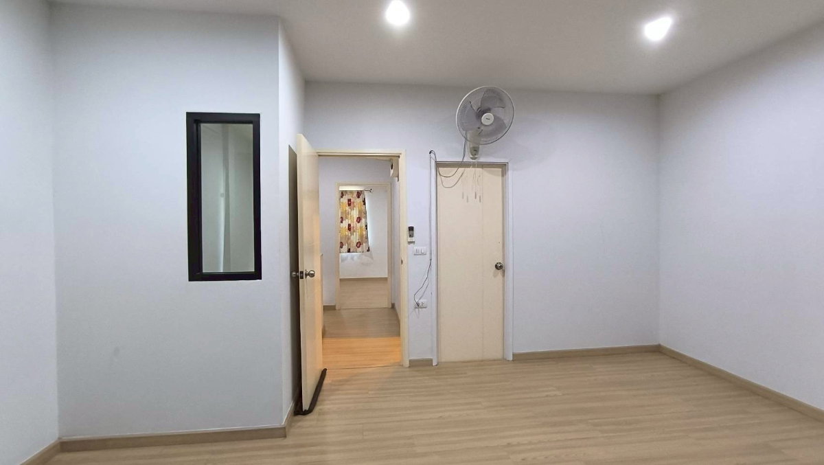 รูป 🏡✨ ขายทาวน์โฮม 2 ชั้น ทำเลดี เขตประเวศ  โครงการ Time Home 2 บ้านโล่ง อยู่สบาย เลี้ยงสัตว์ได้ 🐶🐱  ก่ออิฐมอญทั้งหลัง เย็นสบาย ถนนหน้าบ้านกว้าง 9 เมตร - รูปที่ 8/12