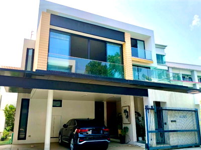 ขายบ้านเดี่ยว : ขายบ้านหรูระดับ Luxury Class โครงการ 15 Gates ทำเล CDC เลียบด่วนเอกมัย