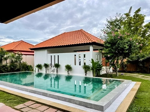 Thai Modern Style Private Pool 3BR House for Sale in Huay Yai