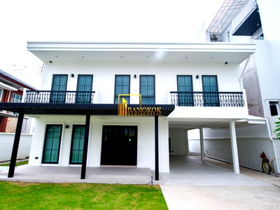 เช่าบ้านเดี่ยว ถนนสุขุมวิท : Contemporary 4 Bedroom House For Rent in Pattanakarn Area - BR28314SH