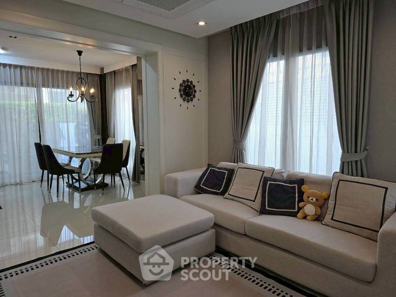 Townhouses for sale : 3-BR Townhouse For Sale, Landmark Ekamai-Ramindra, Lat Phrao (ID 2565676)