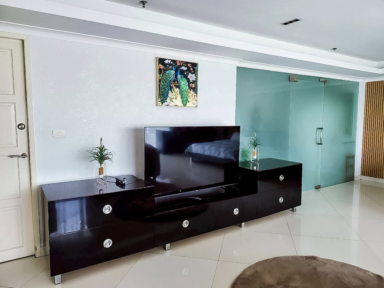 รูป Condominium at View Talay 6 Pattaya for Sale Beachfront Unit - รูปที่ 2/21