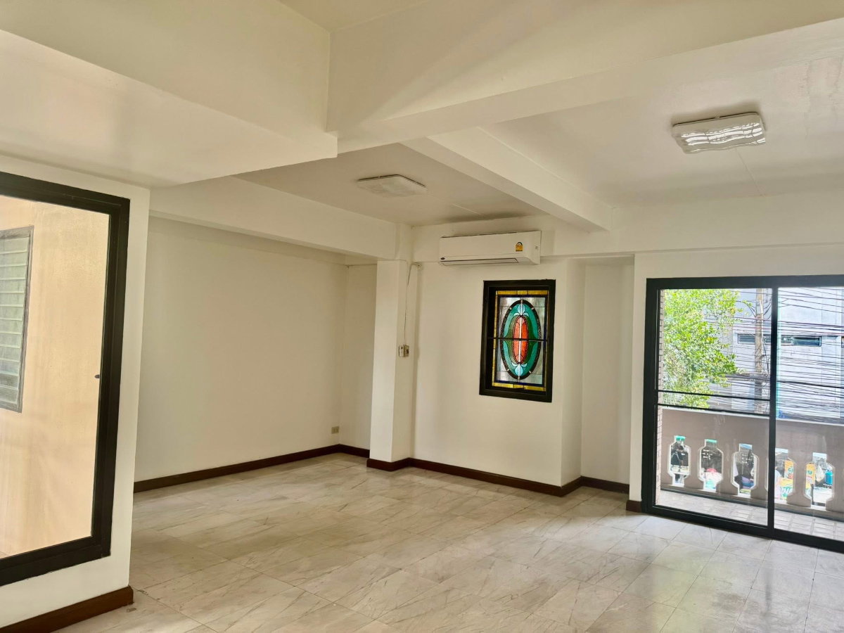 picture #R8974 🎉 210169 Home Office for Rent, Sukhumvit 4 - 11/21