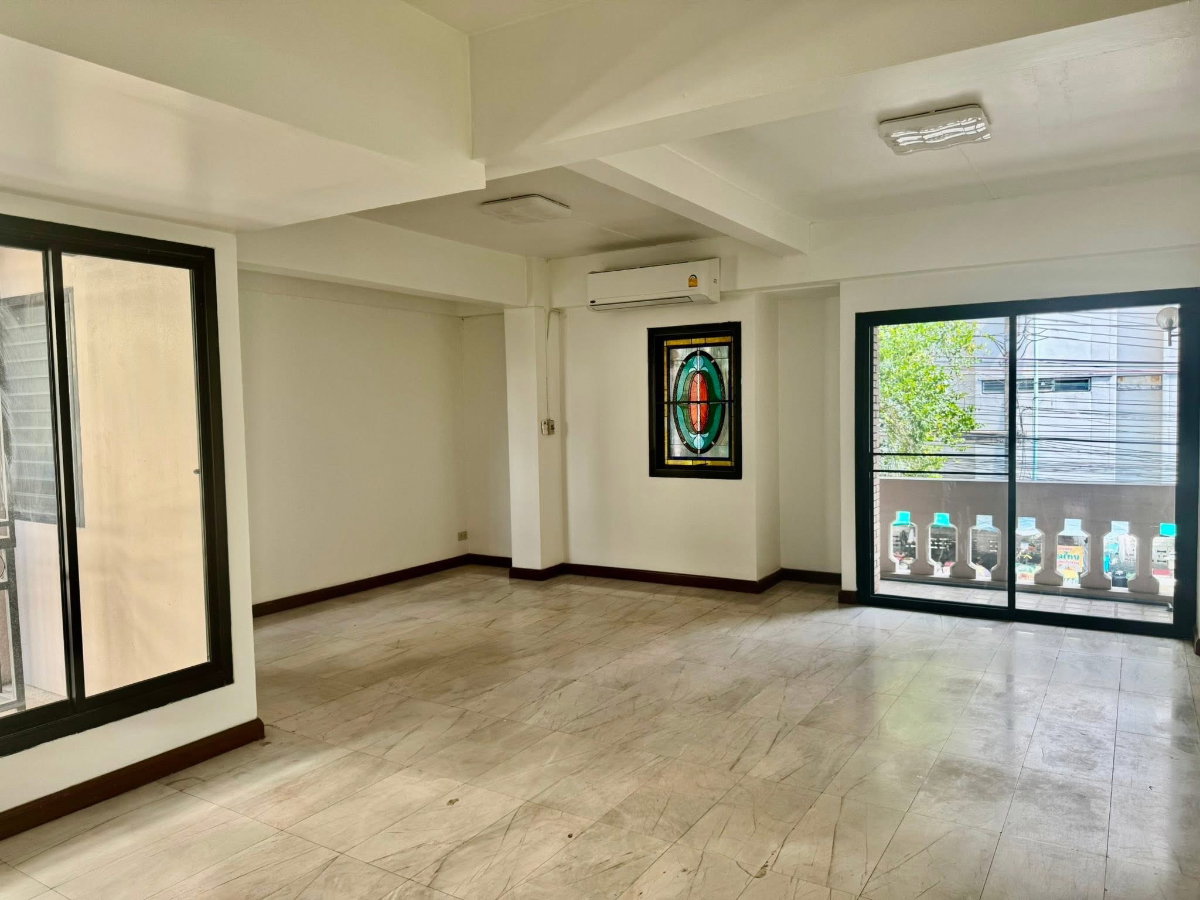 picture #R8974 🎉 210169 Home Office for Rent, Sukhumvit 4 - 8/21