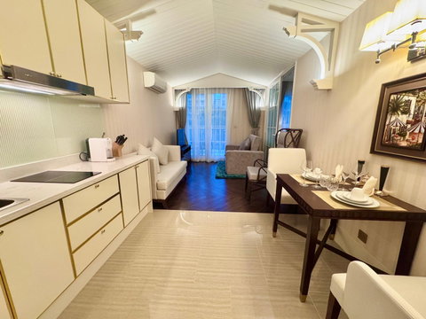 Grand Florida Beachfront Condo Resort Unit for sale in Na Jomtien