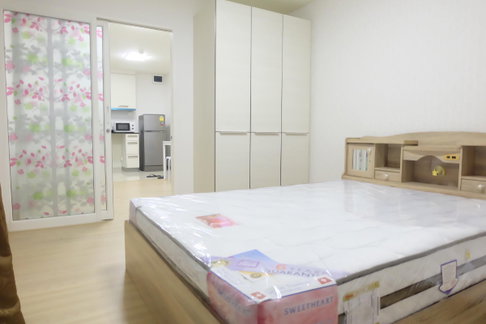 for sell 1  bedroom m society condo Mueang thong thani