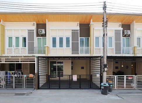 ขายราคาพิเศษ ทาวน์เฮ้าส์ 2 ชั้น ม.โกลเด้นทาวน์ โครงการ2 ขนาด 19.2 ตร.ว. 4นอน 2น้ำ บ้านหน้ากว้าง รีโนเวทใหม่ พร้อมเฟอร์ [พระราม2-พันท้ายนรสิงห์]