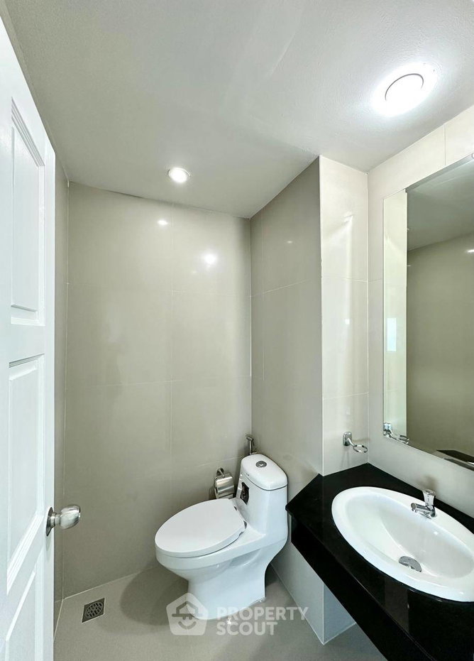 picture 1-BR Condo For Sale, AD Hyatt Condominium, High-Floor 32nd 📍 (ID 2569638) - 6/12