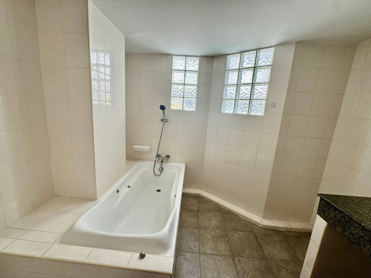 picture #R8974 🎉 210169 Home Office for Rent, Sukhumvit 4 - 12/21